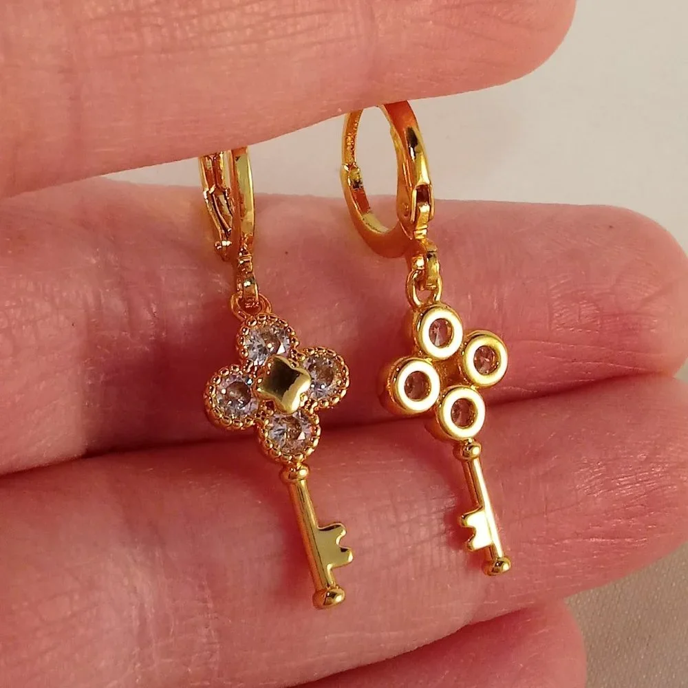 18K Yellow Gold Filled Diamond Zircon Carved Flower Key Dangle Earrings Gift - Picture 4 of 4